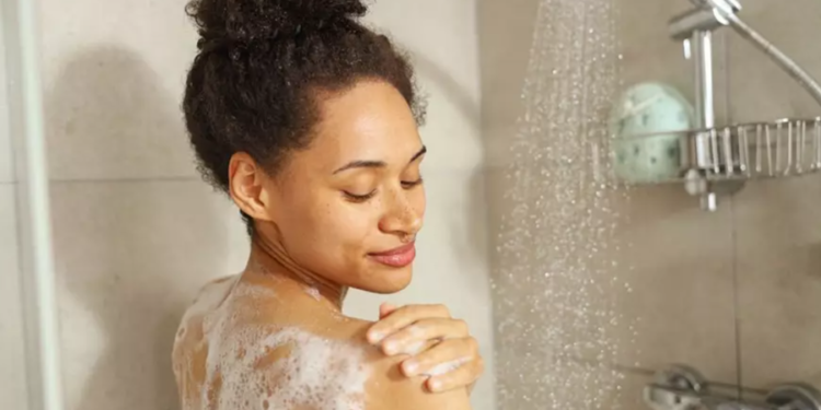 Especialistas determinam o horário ideal para tomar banho e ter uma boa noite de sono