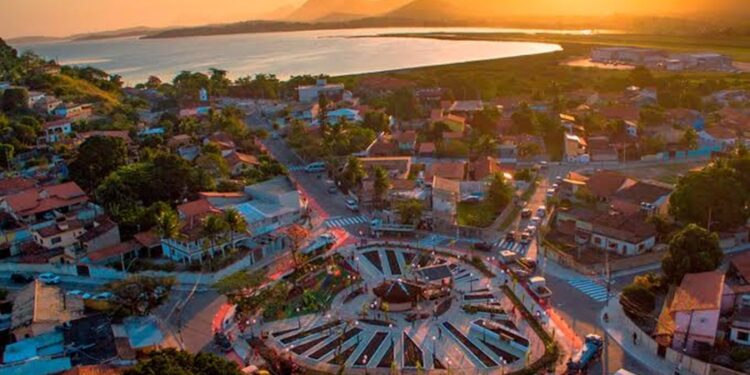 Cidade surpreendente do litoral brasileiro enche os olhos com transporte público gratuito e até moeda própria