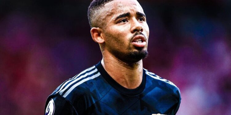 Gabriel Jesus já é visto treinando no CT do Palmeiras