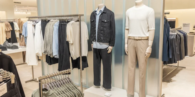 Gigante do varejo de moda passa por reestruturação com 28 lojas fechadas e cerca de 600 demissões