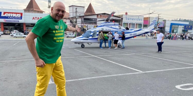 Helicóptero de R$ 50 milhões do Véio da Havan chega a 250km/h sendo considerado uma Ferrari voadora