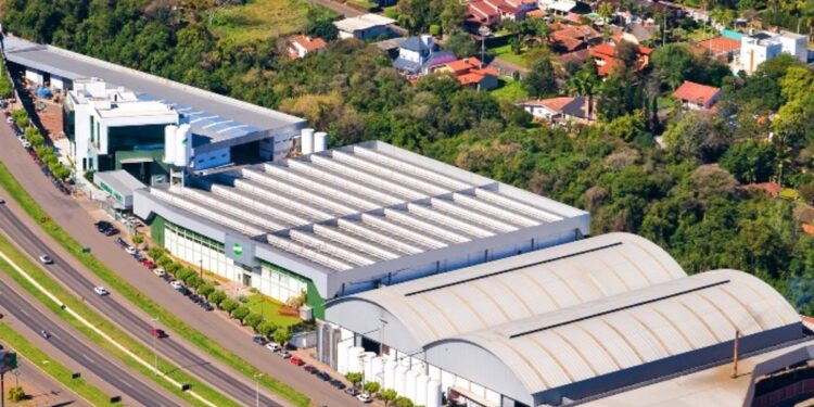 Fabricante de bebidas bate recorde e investe R$ 100 milhões em fábrica para produzir 1 bilhão de litros por ano