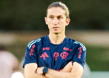 Filipe Luís diz não para o Cruzeiro e futuro do treinador é revelado pelo empresário
