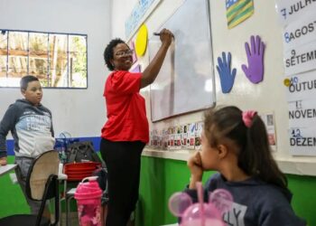 Governo bate o martelo e aprova aumento de 10% no salário dos professores