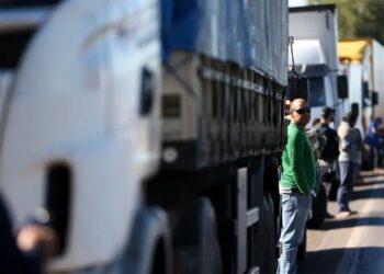 Quem bloquear rodovias durante a greve dos caminhoneiros corre o risco de tomar multa de R$ 10 mil