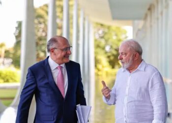 Enquanto Lula ganha R$ 46,3 mil mensais, salário de Geraldo Alckmin não fica atrás