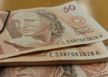 Outro aumento faz o salário mínimo passar de R$ 2.100 alegrando brasileiros desta região