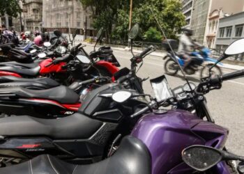 Detran passa a cobrar curso e prova de quem trabalha como mototáxi ou motofrete neste estado