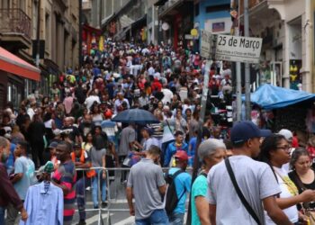 Feriado anunciado no comecinho de abril faz alegria dos brasileiros e movimenta o comércio