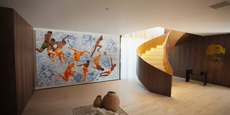 Cantora mais famosa do Brasil na atualidade tem mansão luxuosa de R$ 11 milhões e fortuna avaliada em R$ 533 milhões