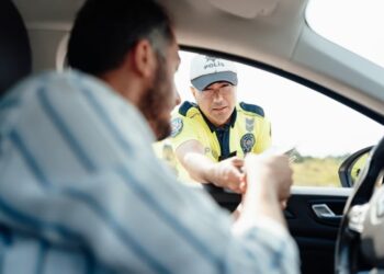 Motoristas brasileiros já podem ir se preparando para colocar novo item obrigatório nos veículos caso aprovem lei