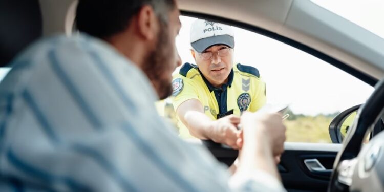 Motoristas brasileiros já podem ir se preparando para colocar novo item obrigatório nos veículos caso aprovem lei