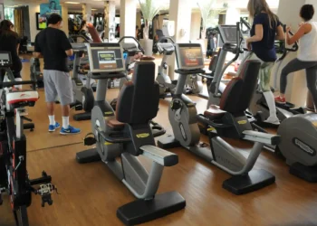 Maior rede de academias fora dos Estados Unidos pretende abrir 350 unidades no Brasil em 2026