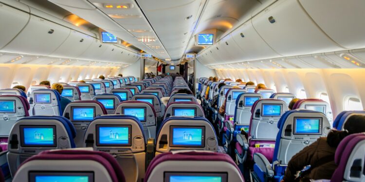 Poltronas da classe econômica vão se transformar em sofás para garantir maior conforto nos voos