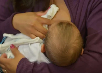 Auxílio mensal de R$ 1.621 será garantido para mães brasileiras que se enquadrem nesta condição