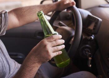 Cerveja sem álcool esconde segredo que pode render multa de R$ 30 mil para motoristas desavisados