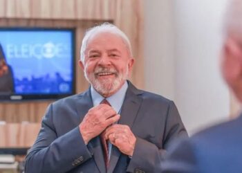 Governo Federal vai comprar 898 ternos por R$ 625 mil e 473 bonés por R$ 31 mil para seguranças