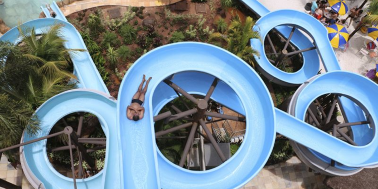 Maior parque aquático da América Latina fica no Brasil e terá expansão de R$ 300 milhões em 2026