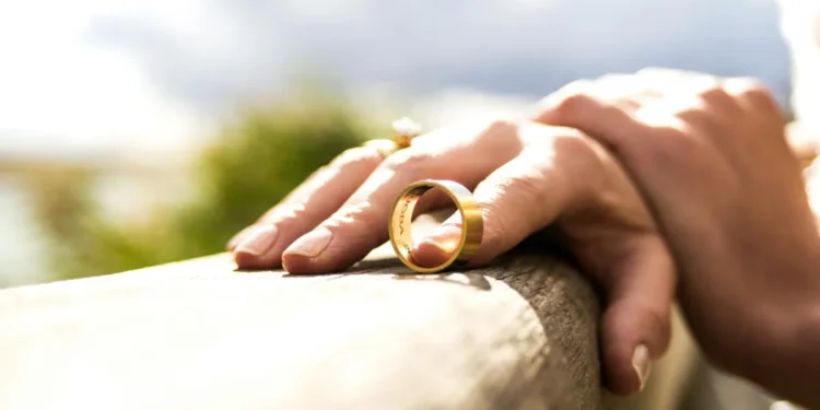 Pesquisa determina por quanto tempo é normal ficar pensando no ex