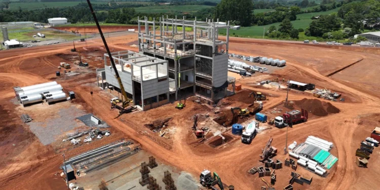 Nova fábrica de R$ 800 milhões vai beneficiar o Brasil gerando 2.000 empregos em 2026