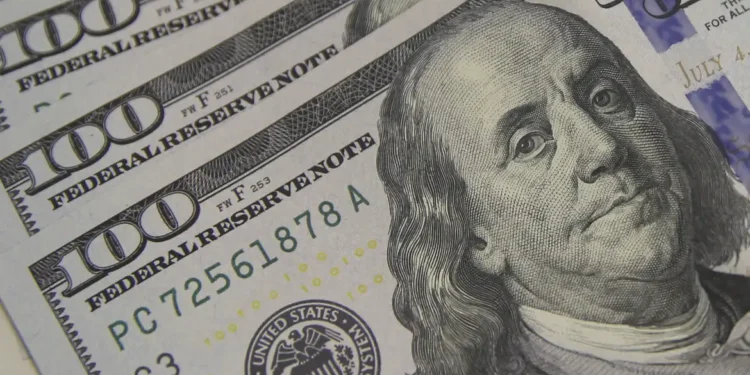 Quem tiver filho em 2026 ganhará R$ 5 mil em novo programa do governo com pagamento único neste país