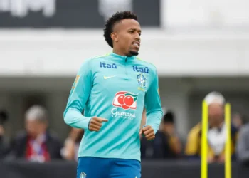 Voltando de lesão, Éder Militão vai assinar vínculo fora do Real Madrid