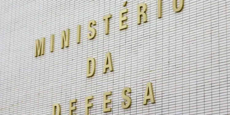 Leonardo fecha contrato de R$ 6,3 bilhões para fornecer novos helicópteros militares ao Ministério da Defesa neste país