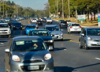 Nova lei prevê mudança nos faróis originais dos veículos para outro modelo mais eficiente e econômico caso seja aprovada