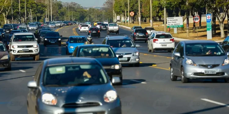 Nova lei prevê mudança nos faróis originais dos veículos para outro modelo mais eficiente e econômico caso seja aprovada