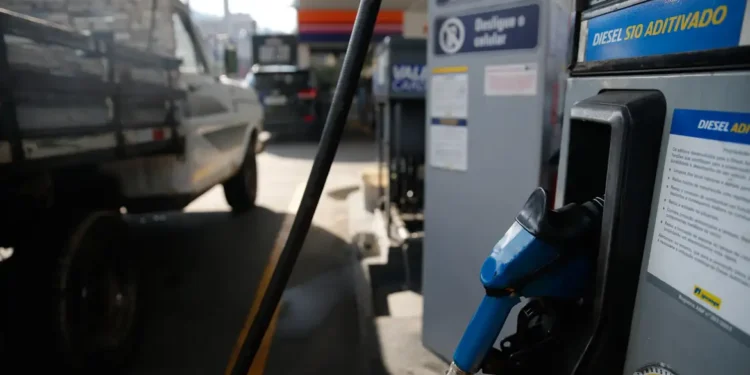 Rede com mais de 150 postos no Brasil anuncia R$ 6 bilhões em investimentos para frear crise do diesel