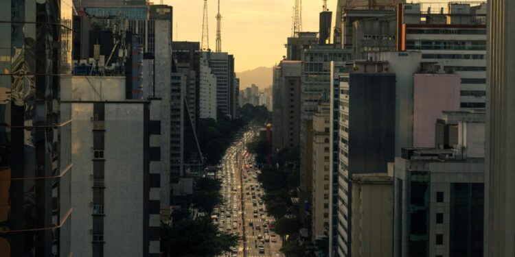 Cidade brasileira que funciona 24 horas por dia é eleita a mais feliz da América Latina