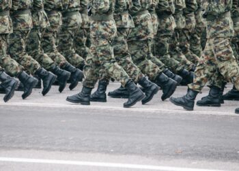 Militares dos Estados Unidos preparam deslocamento após acordo com vizinho do Brasil