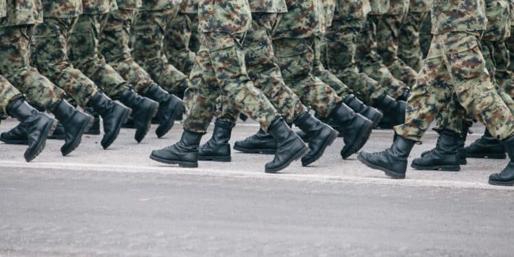 Militares dos Estados Unidos preparam deslocamento após acordo com vizinho do Brasil