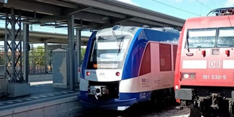 País que muitos brasileiros estão indo morar vai construir 11 trens para atender 14 milhões de pessoas com apoio dos Emirados Árabes