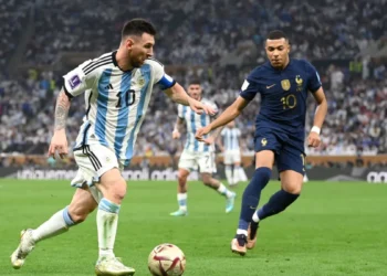Messi e Mbappé chegam a Copa do Mundo de olho no recorde de gols: Quantos faltam para cada um deles?