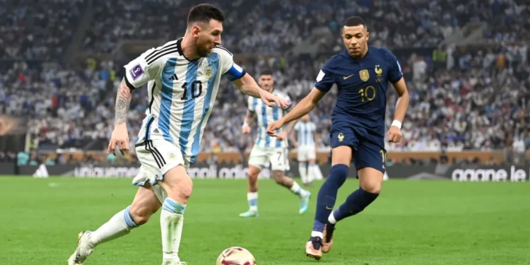 Messi e Mbappé chegam a Copa do Mundo de olho no recorde de gols: Quantos faltam para cada um deles?