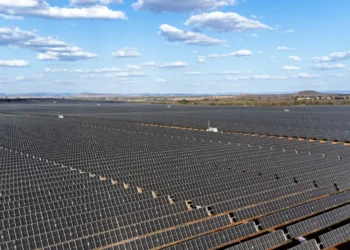 Megacomplexo solar com mais de 730 mil módulos fotovoltaicos que custou R$ 1,3 bilhão começa a operar no Brasil