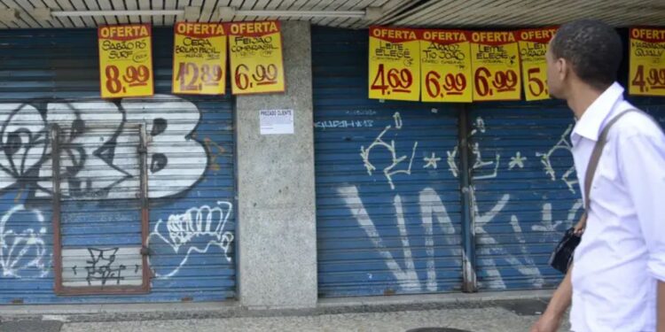 Supermercados de São Paulo vão fechar neste domingo (15)?