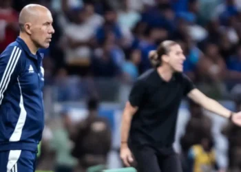 Enquanto Filipe Luís ganhava R$ 2,1 milhões no Flamengo, salário pedido por Leonardo Jardim é muito maior