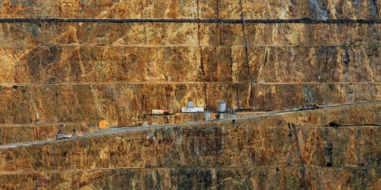 Maior jazida da América do Sul com R$ 851 bilhões em ouro gera disputa entre países que fazem fronteira