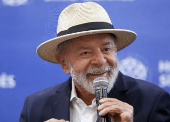 Lula confirma pagamento do 13° a partir de abril