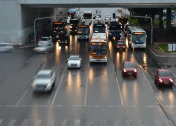 Nova lei determina salário mínimo de R$ 4 mil para motoristas desta categoria caso seja aprovada