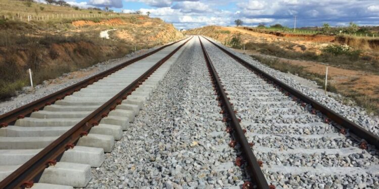 Ferrovia de R$ 15 bilhões, passando por mais de 50 cidades brasileiras será concluída até 2027