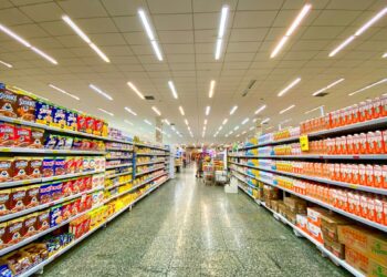 Famosa rede de supermercados confirma o fechamento de todas as unidades e 90% dos funcionários serão realocados neste país