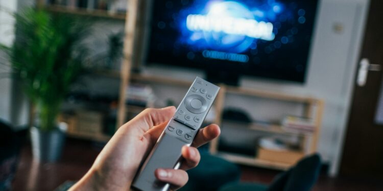 3 formas de controlar a TV sem precisar do controle remoto original