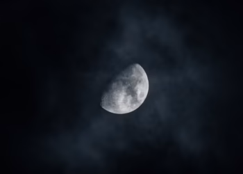 Lua Crescente chega nesta quarta-feira (25) com alerta financeiro para 3 signos