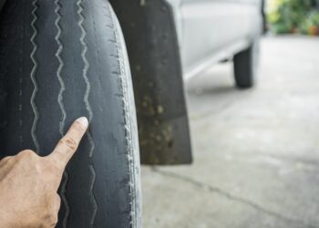 Alerta geral do CONTRAN aos motoristas que rodam com pneu careca