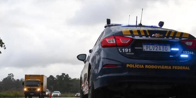 Aviso geral aos motoristas que costumam andar pelo acostamento