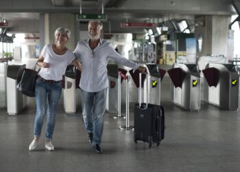 Anac garante benefício exclusivo para idosos acima de 60 anos em viagens aéreas