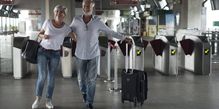 Anac garante benefício exclusivo para idosos acima de 60 anos em viagens aéreas